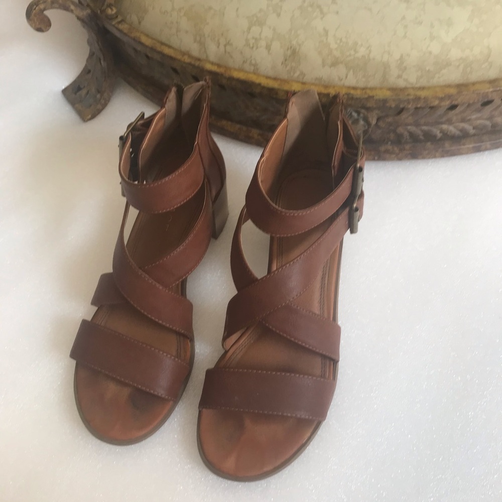 Brown block sandal heels 💕